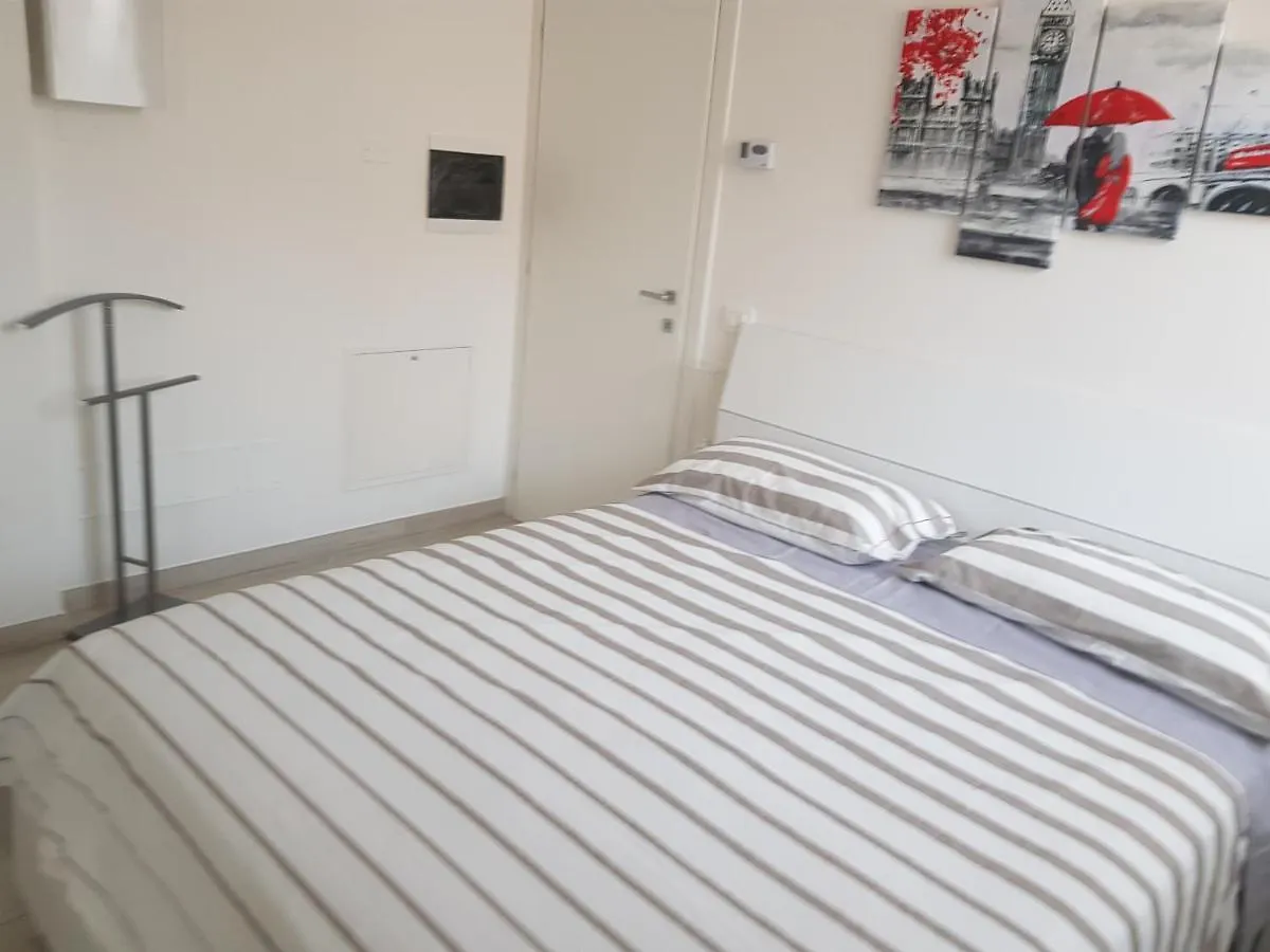 Pisogne New Apartment イタリア