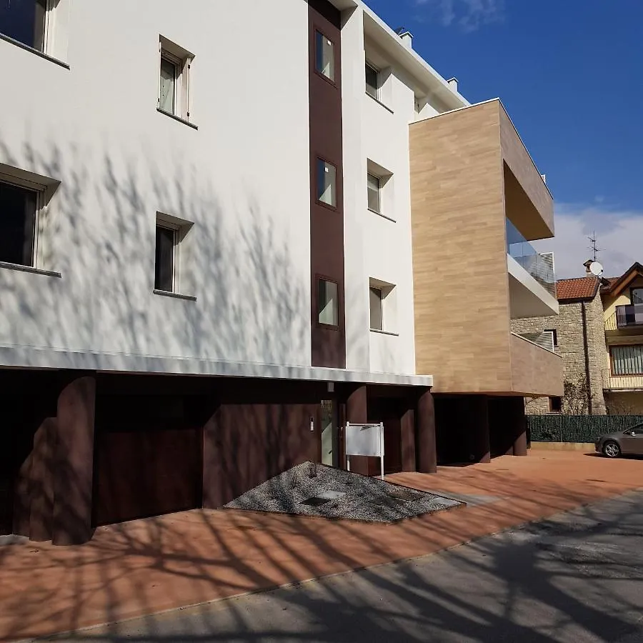 別荘 Pisogne New Apartment イタリア