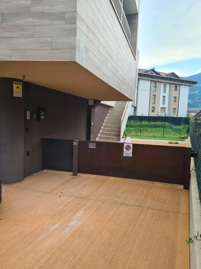 Pisogne New Apartment イタリア