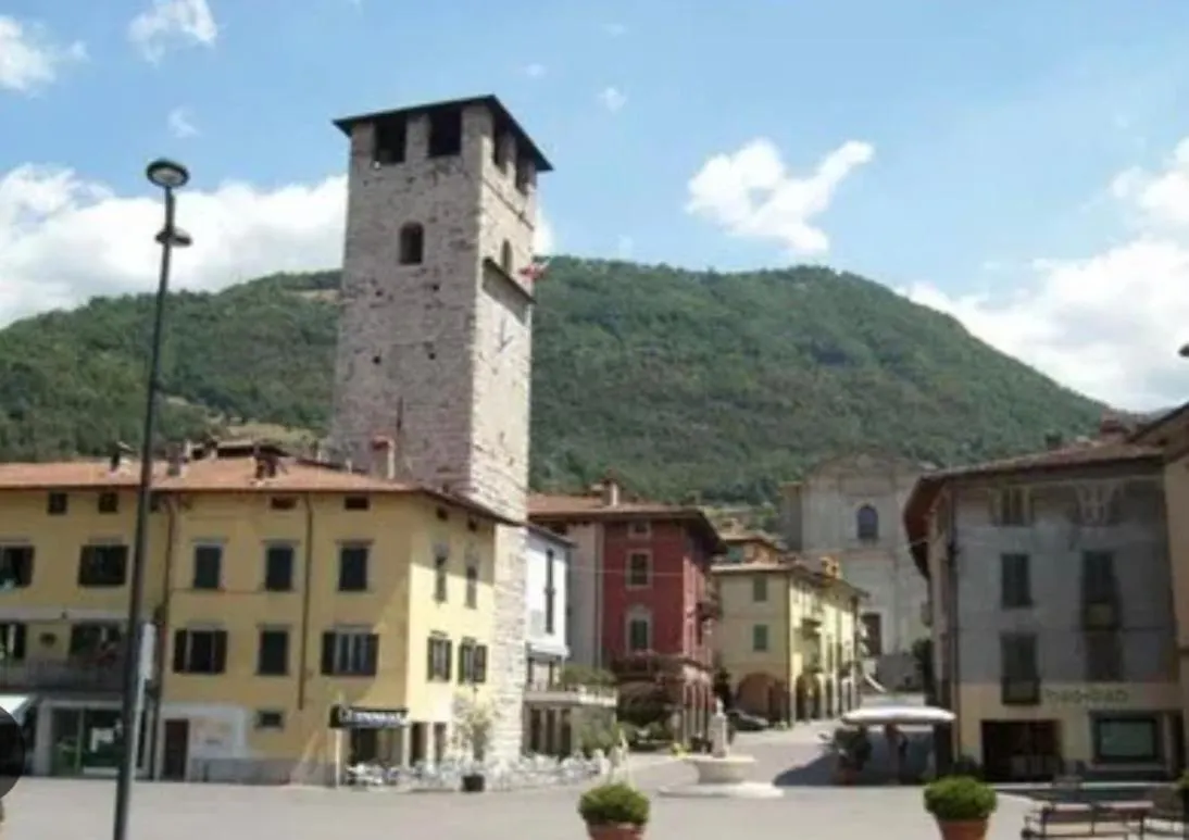 Pisogne New Apartment イタリア